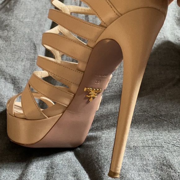 PRADA size 39. Leather. Made in Italy. Pictures tell it all - Picture 4 of 13